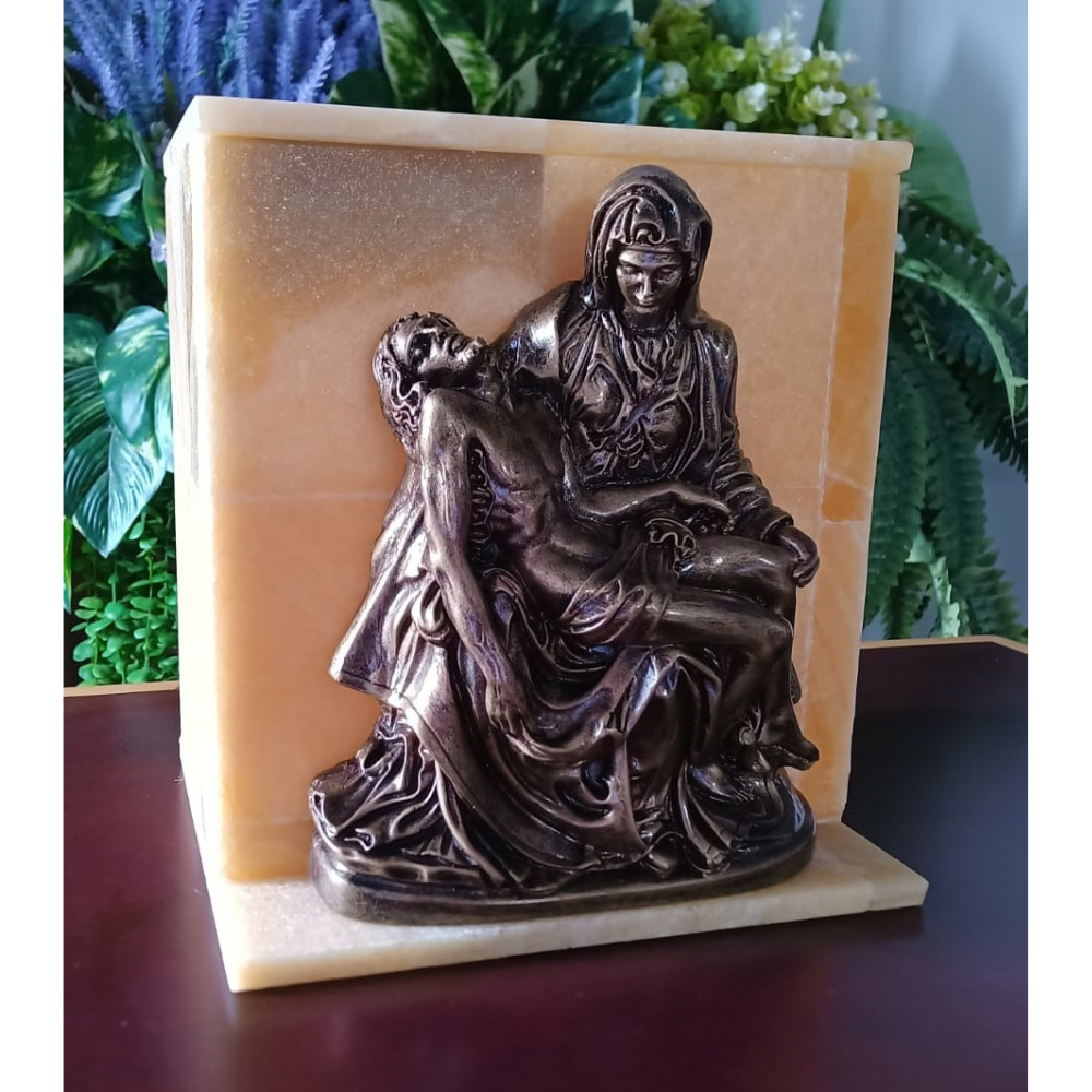 Urna Mármol con Escultura La Piedad (tono cálido)